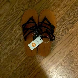 Universal Thread Sandals